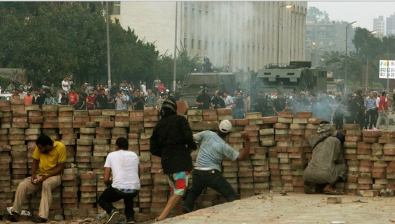 Clashes between police and Morsi supporters continued Sunday morning. 