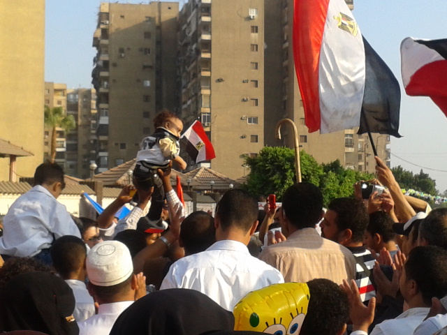 Groups tend to gather, beating drums and chanting fun songs about the situation in Egypt and Al-Sissi