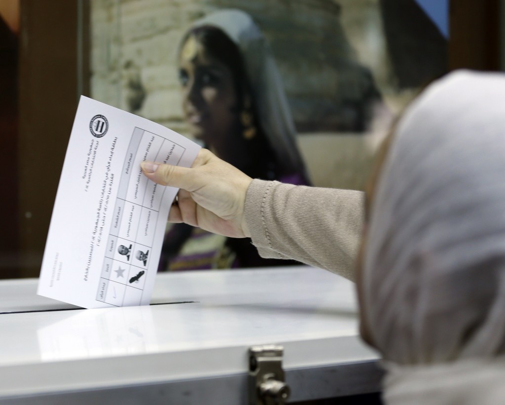 An Egyptian national in the UAE casts her ballot in the Egyptian Embassy in Dubai. Credit: AFP/Karim Sahib