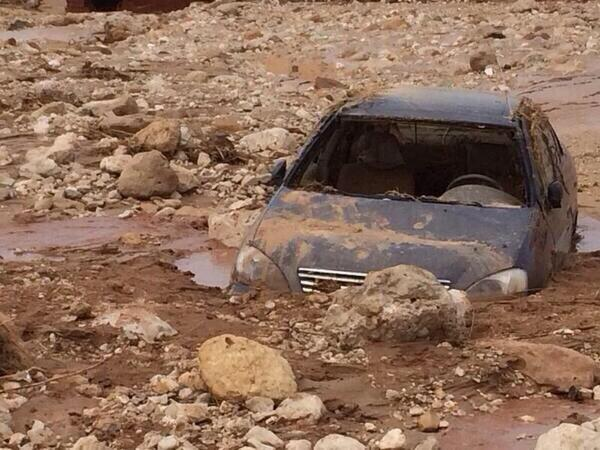 Car crash following a landslide at Ain Sokhna