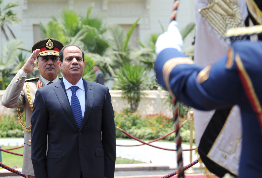 Sisi inspecting the Honor Guard. Photo: AFP and Ahmed Al-Malky