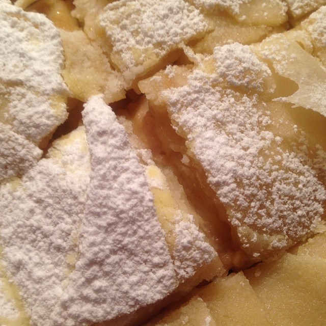 Sweet feteer topped with powdered sugar.