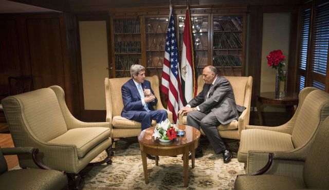  U.S. Secretary of State John Kerry meets with Egyptian Foreign Minister Sameh Shoukri upon his arrival in the capital Cairo June 22, 2014. Photo by AFP 