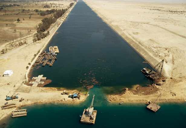 suez-canal-egypt-615