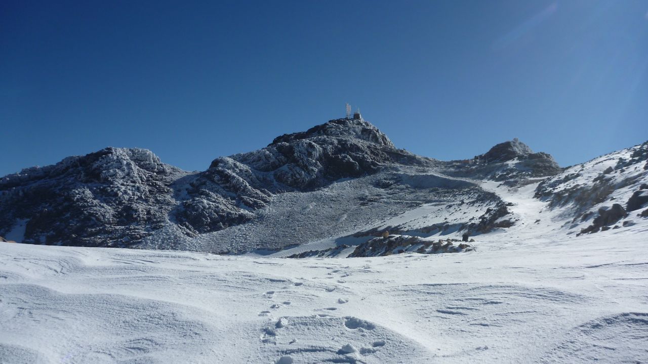 The Sinai received one of its heaviest snowfalls in decades last December. this is Jebel Katherina - the highest peak in Egypt - the day after the snow