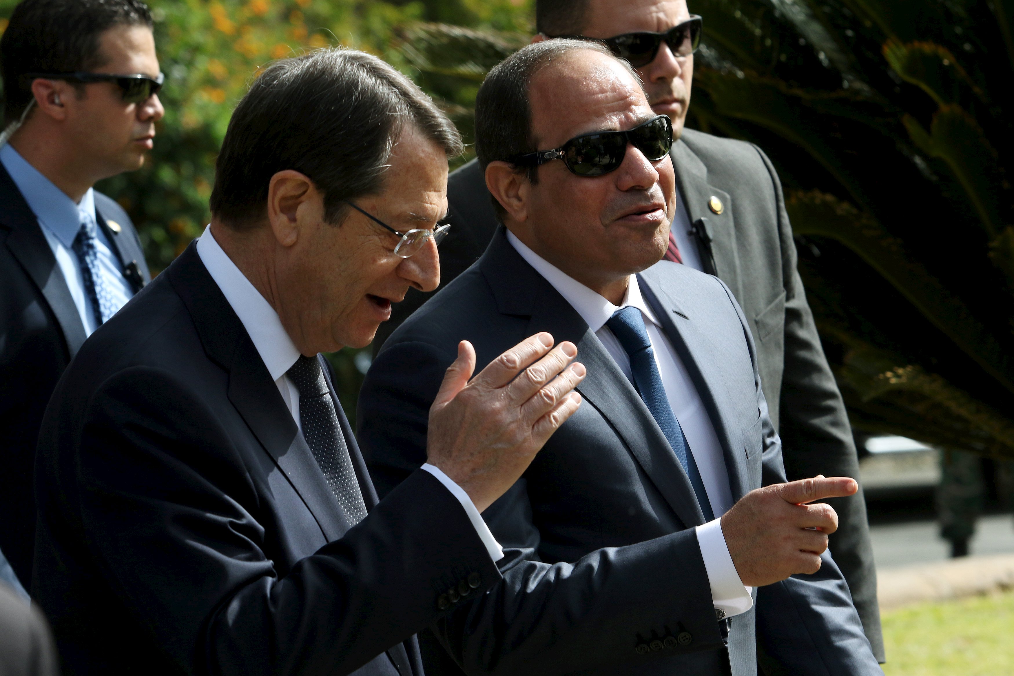 Cypriot President Nicos Anastasiades (L) and Egyptian President Abdel Fattah al-Sisi chat as they enter the Presidential Palace in Nicosia, April 29, 2015. Sisi was in Cyprus to discuss regional cooperation with Anastasiades and Greek Prime Minister Alexis Tsipras.  REUTERS/Yiannis Kourtoglou