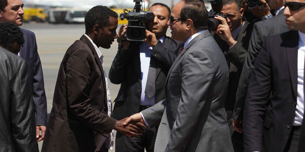 Sisi welcomes fleeing Ethiopians in Cairo (Credit: Youm7).