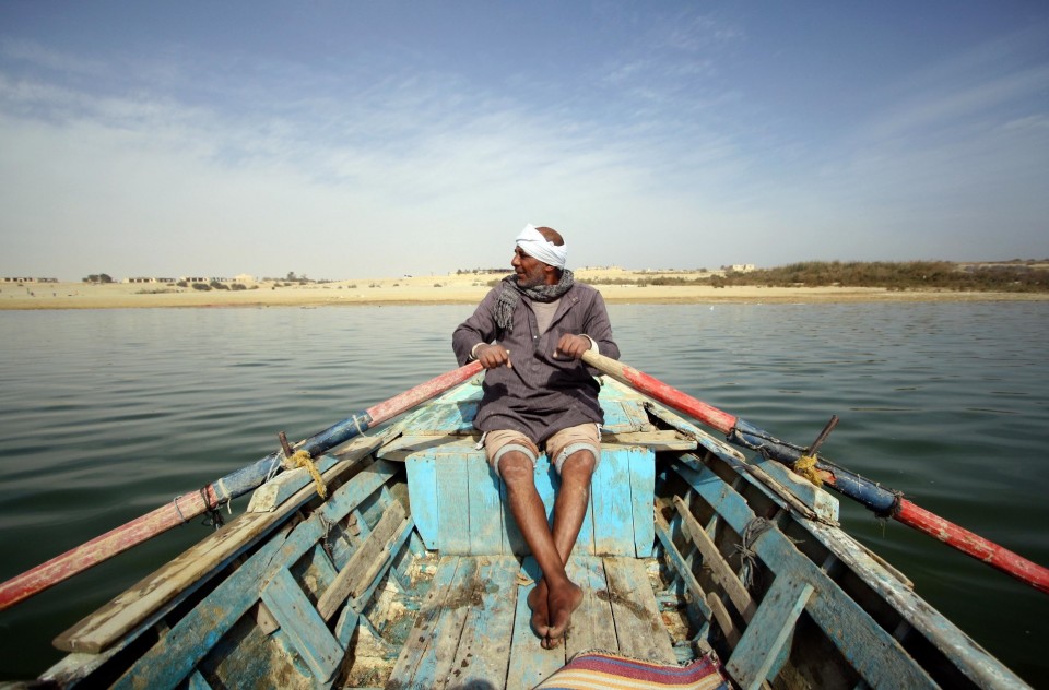 Fisherman in the man-made lake of Wadi al-Rayan protectorate in Fayyoum, Egypt. Credit: Enas El Masry