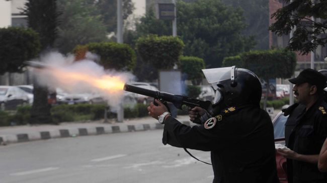Egyptian security forces raided a house in 6 October suburb, claiming it harboured armed men