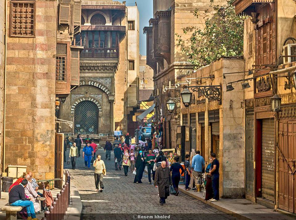 Daily life on al-Moez Li Dīn Allah al-Fatimī street. Credit: Hazem Khaled