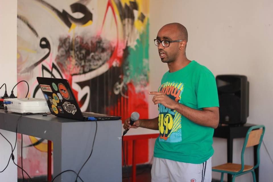 Okacha giving a talk at the 2015 Skefkef workshop in Morocco