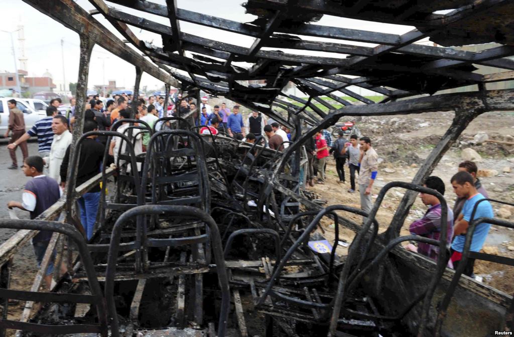 Relatives of students and members of the public look at the wreckage of a school bus after it crashed in Damanhur November 5, 2014. Credit: Reuters