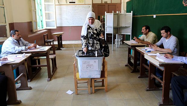 An Egyptian woman casts her ballot paper during the second day of presidential elections at a polling station in Heliopolis district, Cairo, Egypt, 27 May 2014. EPA/KHALED ELFIQI