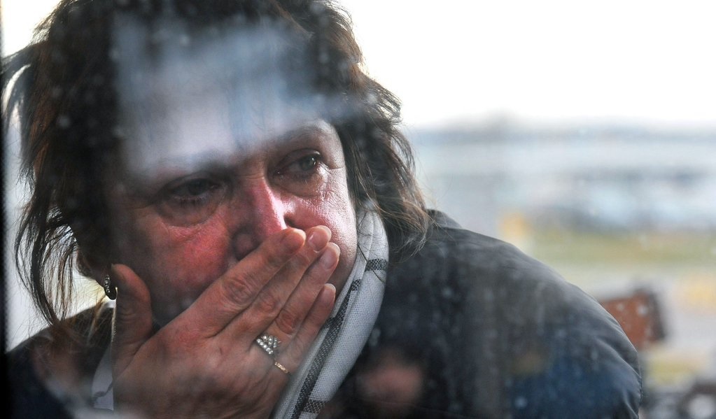 A relative reacts at Pulkovo international airport outside Saint Petersburg after a Russian plane with 224 people on board crashed in a mountainous part of Egypt's Sinai Peninsula on October 31, 2015 (AFP)