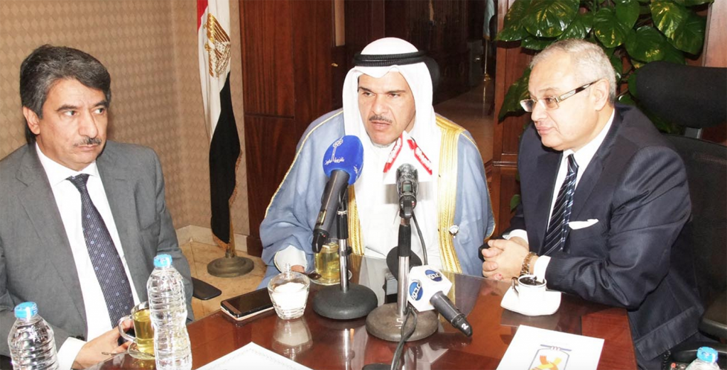 Kuwait's Minister of Information Sheikh Salman Al-Sabah (M) with Egyptian Minister of Tourism Hisham Zaazou (R). Photo: Kuwait News Agency (KUNA)