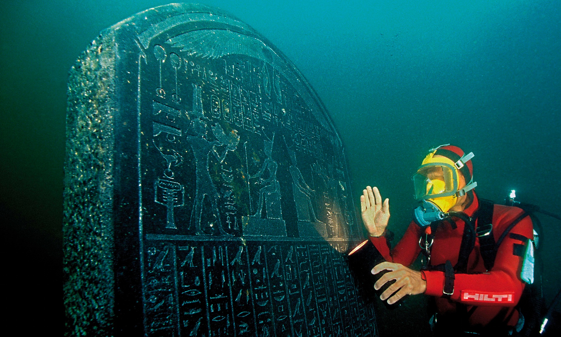  A diver with a large tablet carrying a royal decree from the pharaoh Nectanebo I, which will feature in the British Museum exhibition. Photograph: Christoph Gerigk/Franck Goddio/Hilti Foundation