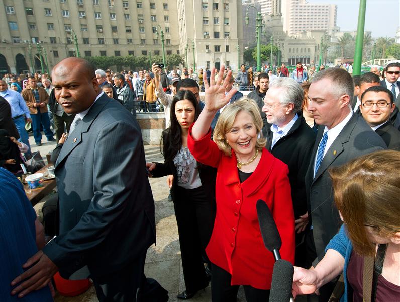  Hillary Clinto nwaves as she walks through Tahrir Square during her visit in Cairo March 16, 2011. REUTERS