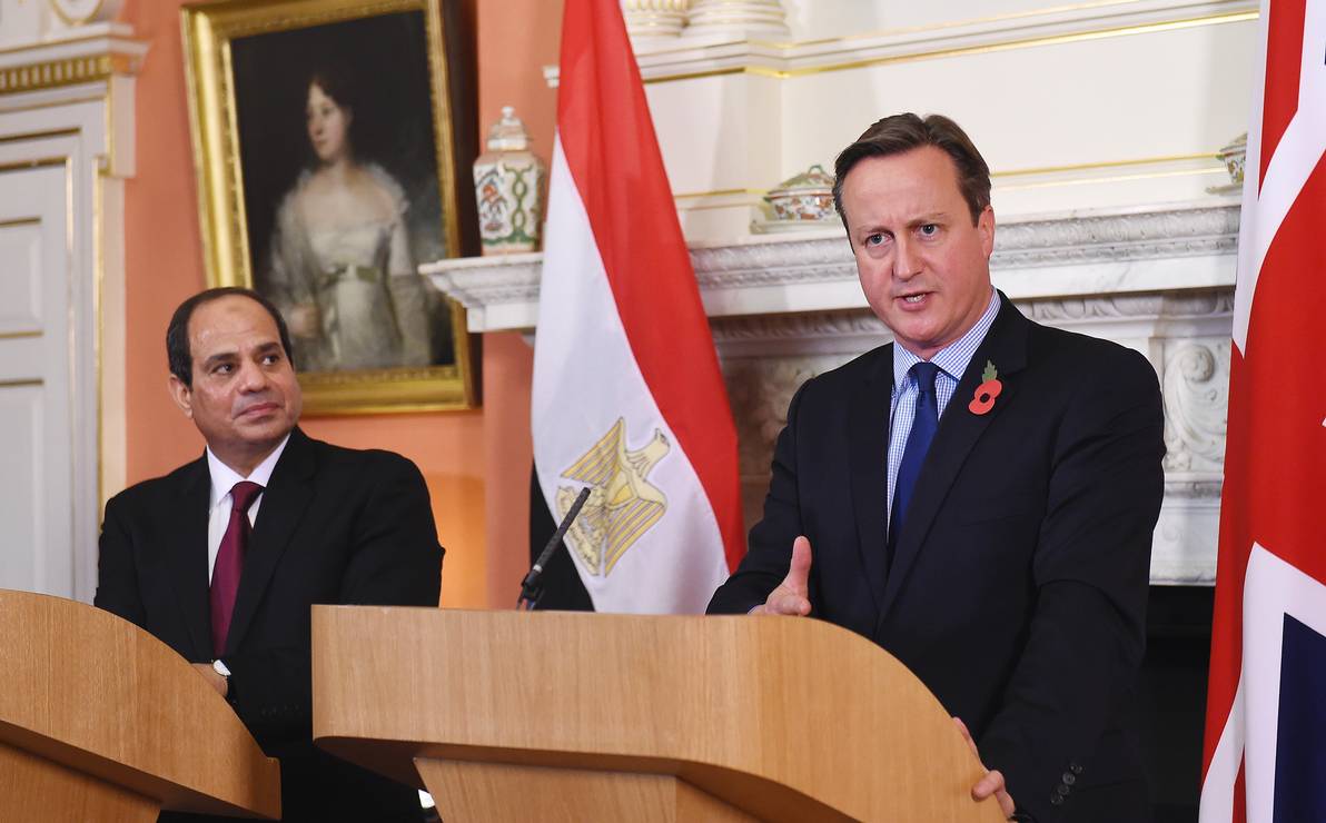 Britain's Prime Minister David Cameron (R) speaks during a news conference with Egypt's President Abdel Fattah al-Sisi at Number 10 Downing Street in London, Britain, November 5, 2015. Photo: Andy Rain / Reuters