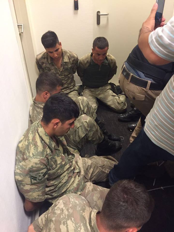 Soldiers detained by police (credit: Anadolu)