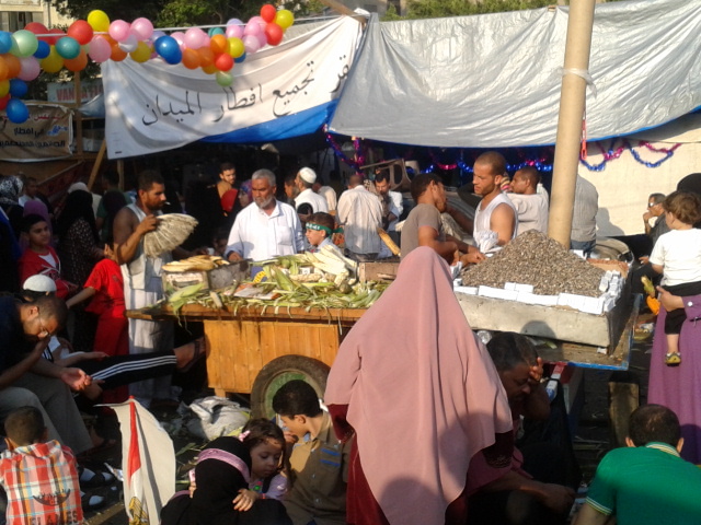 There are no supermarkets, but there are plenty of vendors available for you to buy: cold drinks, grilled corns, sunflower seeds and more!