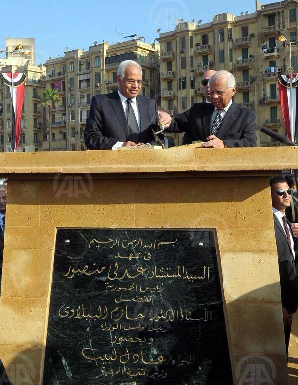 The Prime Minister inaugurates the Tahrir Square monument merely hours before its destruction