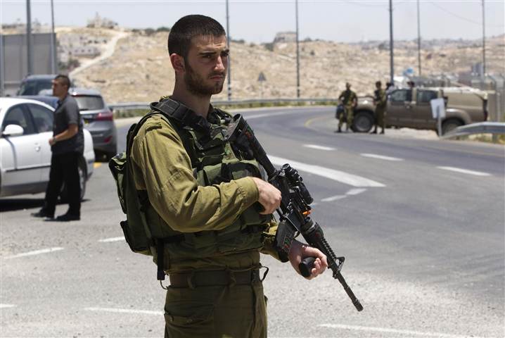 An Israeli soldier standing at the West Bank city of Hebron. Photo: Reuters 
