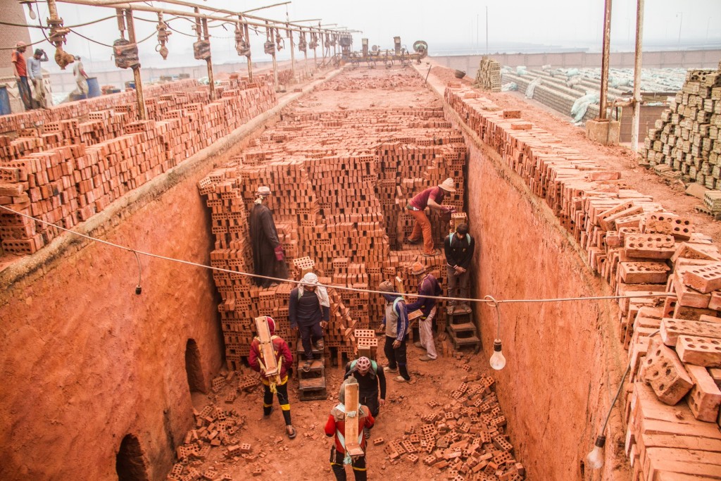 Exposing the Inhumanity of Slaving Away at Egypt’s Brick Factories ...