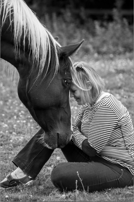 565e238f4cc1dc6710e70d90_Kelly Eide BIO Image (with horse)