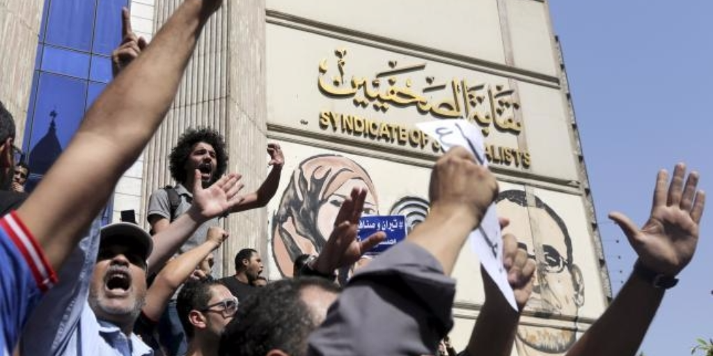 Egypt Police Raid Journalists Syndicate in ‘Unprecedented Violation of ...