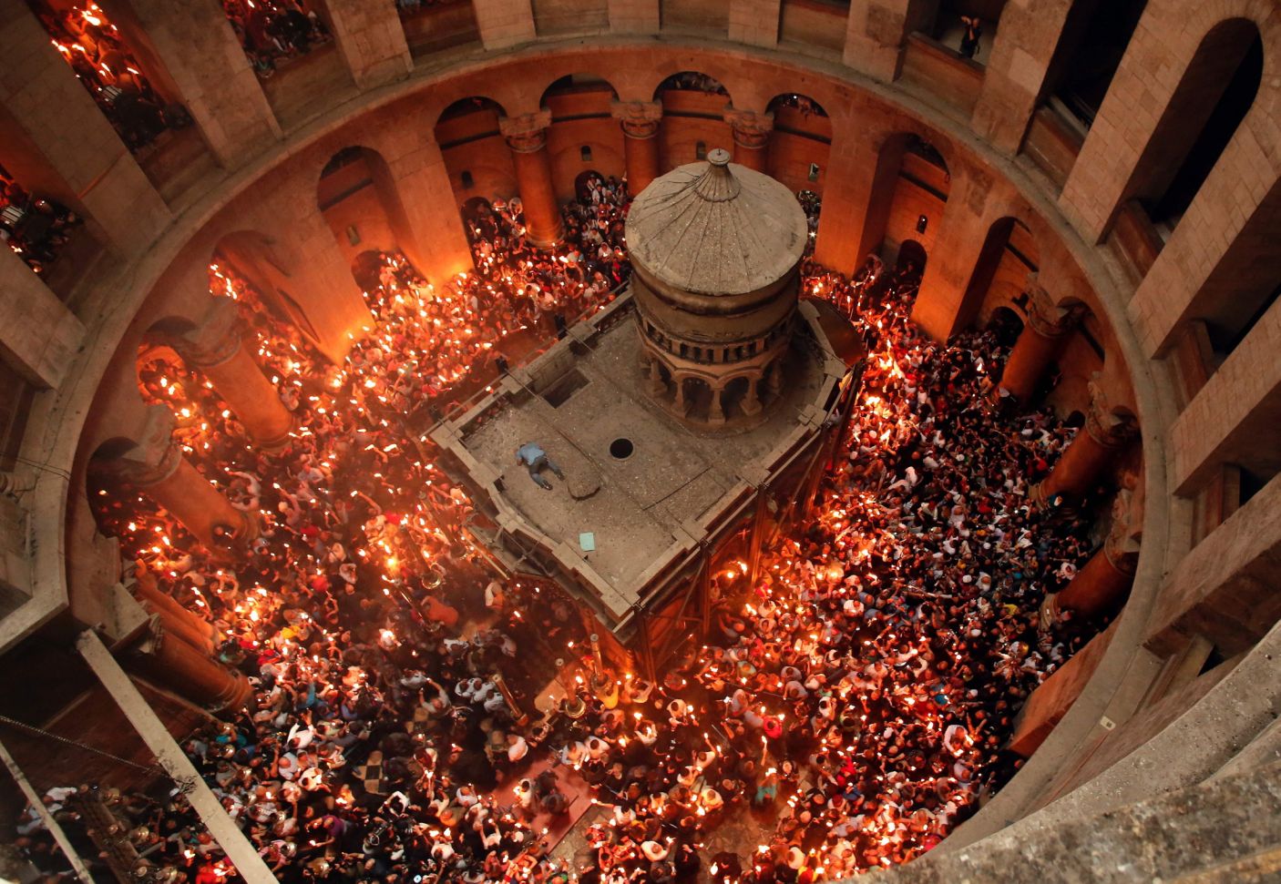 Thousands of Egyptian Copts Flock to Jerusalem for Holy Fire Ceremony