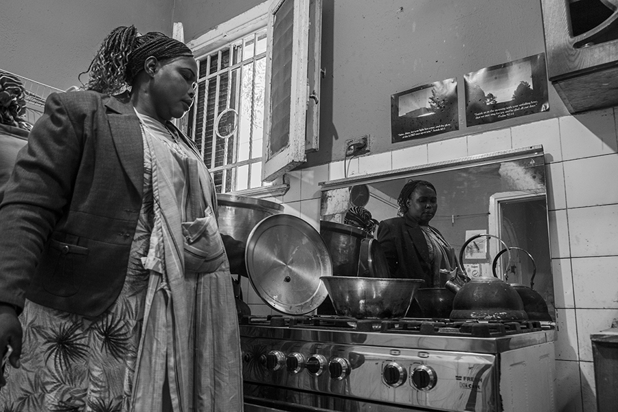 School chef prepares lunch for students