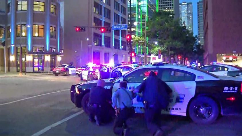 Five U.S. Police Officers Killed in Dallas Sniper Shootings | Egyptian ...