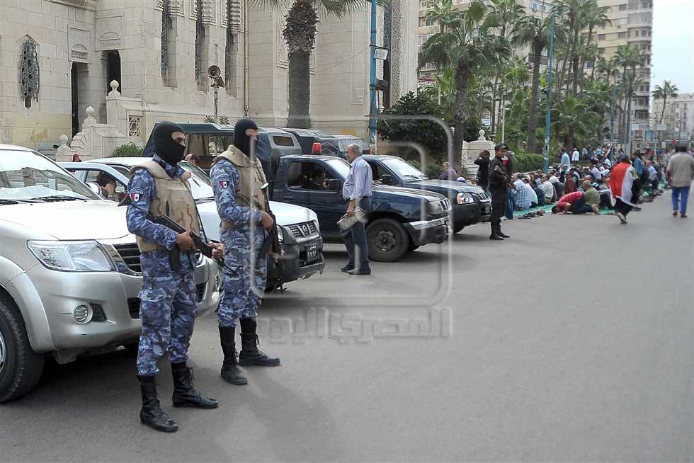 Armed police at a counter-protest held by government supporters in Alexandria on 11 November 2016 (Credit: Al-Masry Al-Youm)