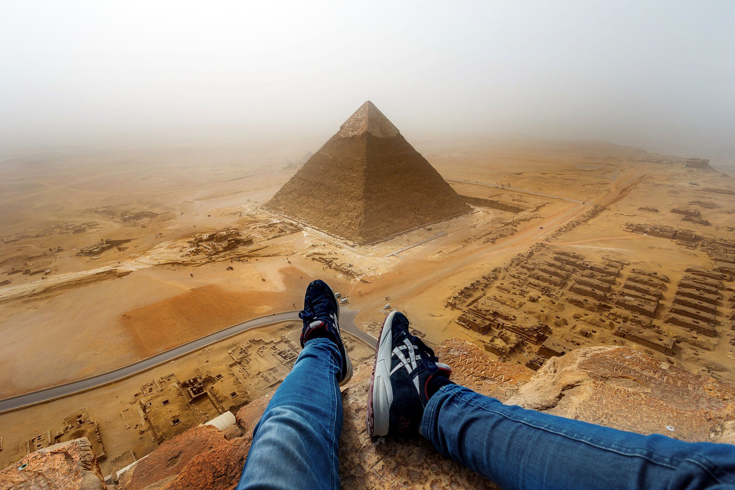 Pyramidsabove 