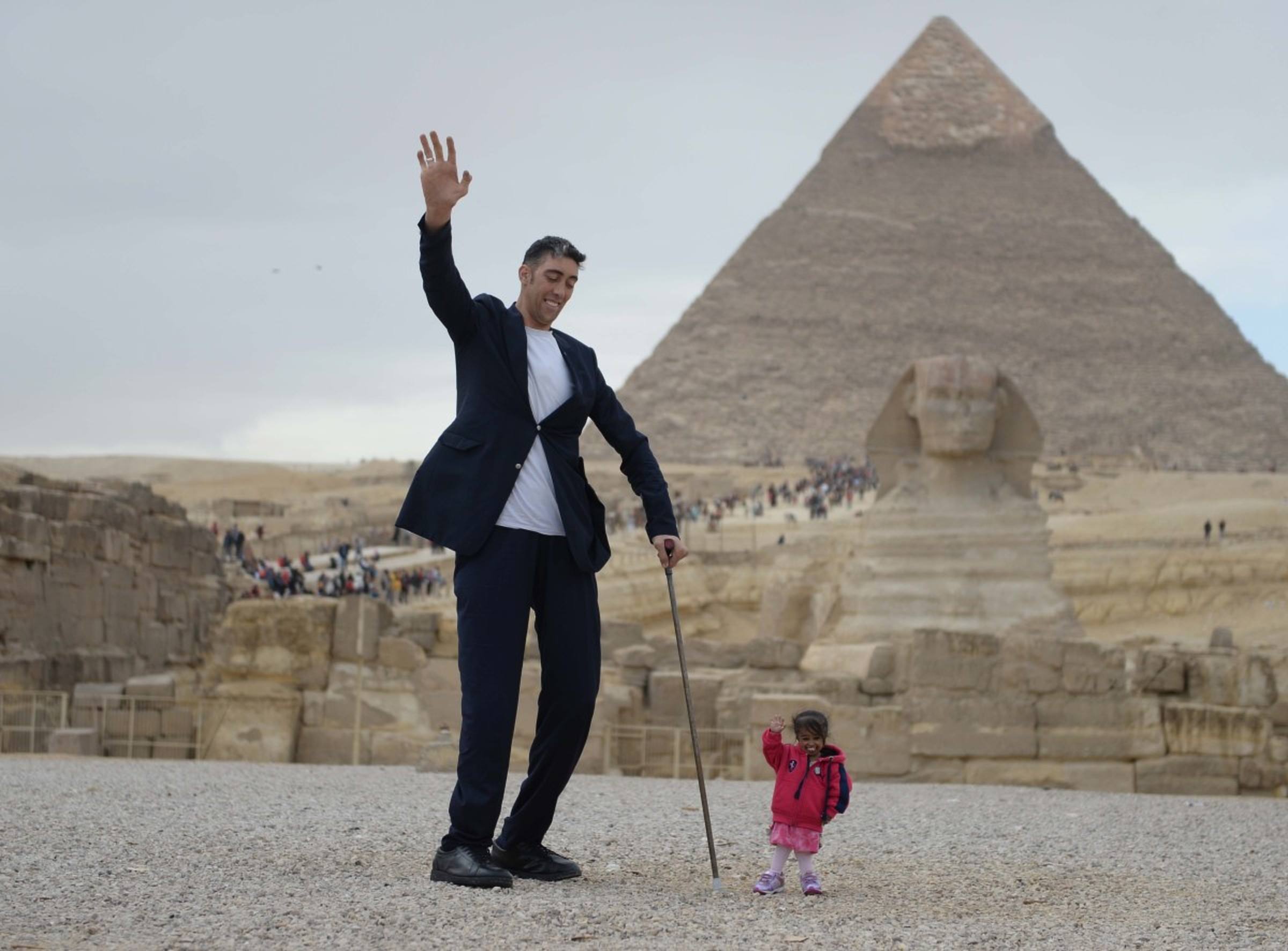 Most Popular Videos Of 2018 Worlds Tallest Man And Shortest Woman 