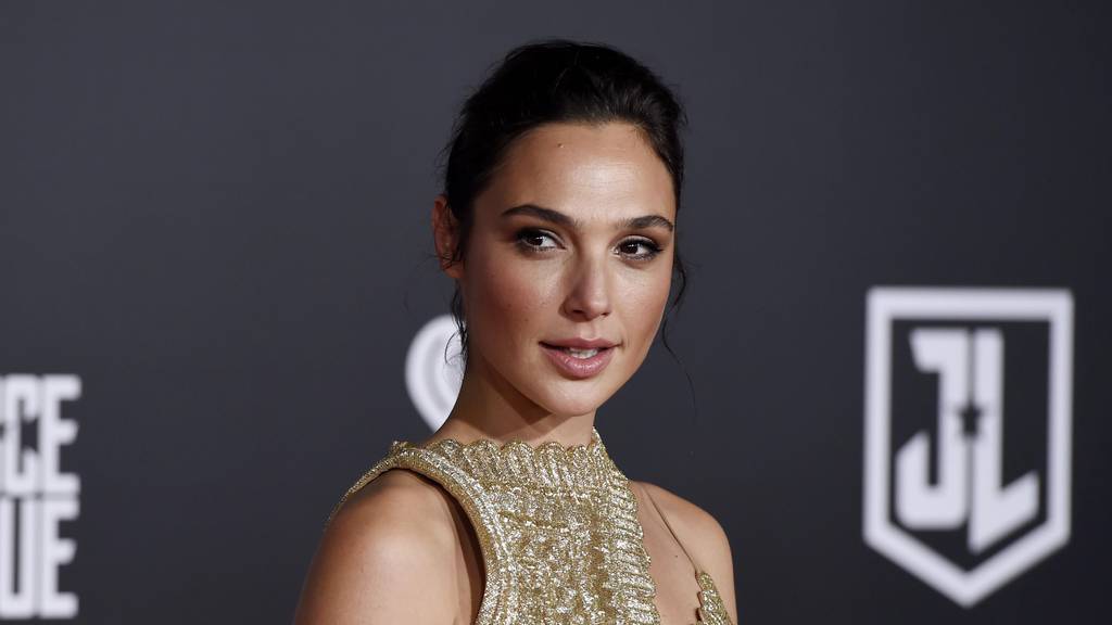 Gal Gadot to Star in Cleopatra Biopic, Sparking Outrage | Egyptian Streets