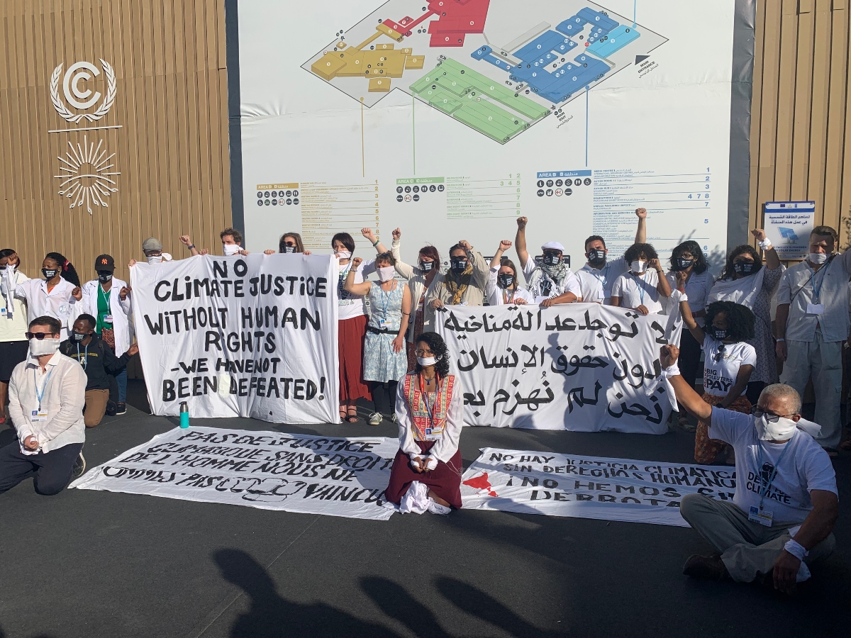 Protesters at COP27 Wear White in Solidarity with Political Prisoners
