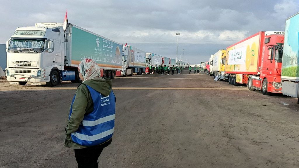 First Aid Trucks Finally Start To Cross Into The Gaza Strip From Egypt ...