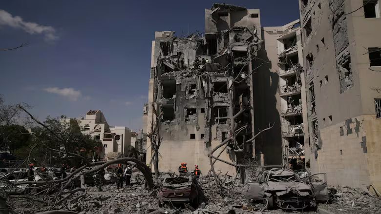 Trump-Brokered Israel-Iran Ceasefire Falters as Missile Strikes Resume