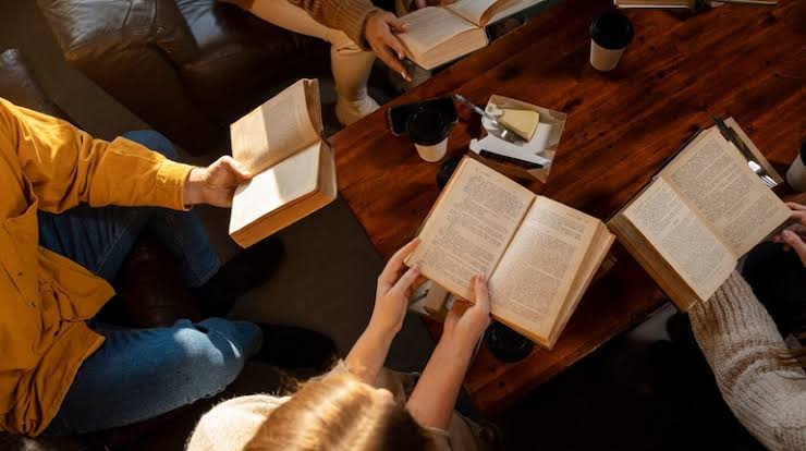 Reading After Work: Inside Cairo&rsquo;s Most Unlikely Reading Community