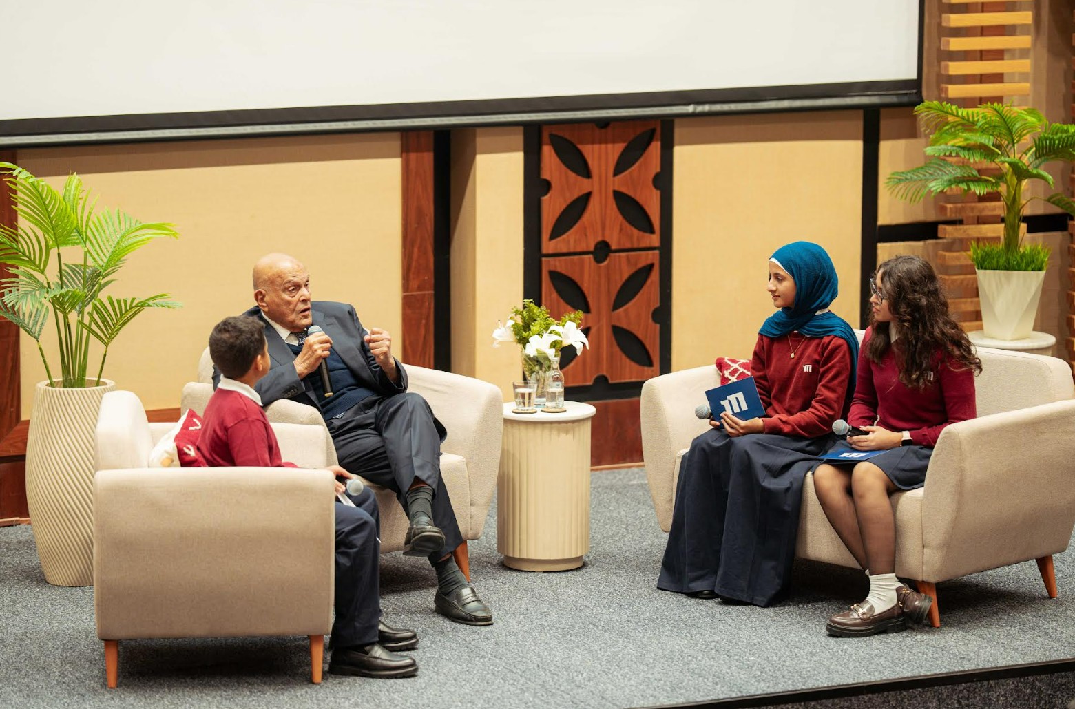 Professor Magdi Yacoub Engages Manara Students on the Principles of Leadership
