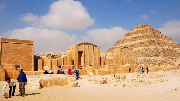 مشروع تطوير سقارة يعزز الطرق وخدمات الزوار مع الحفاظ على التراث المصري مشروع تطوير سقارة يعزز الطرق وخدمات الزوار مع الحفاظ على التراث المصري